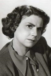 Mercedes Soler as María