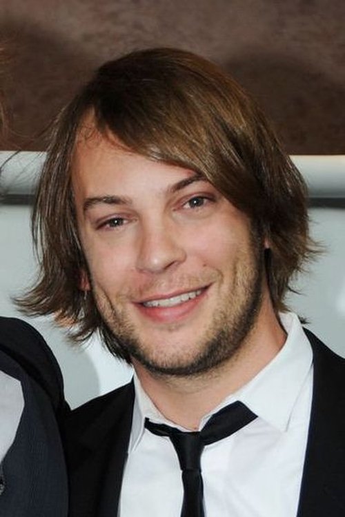 Angus Sutherland as Shane Powers