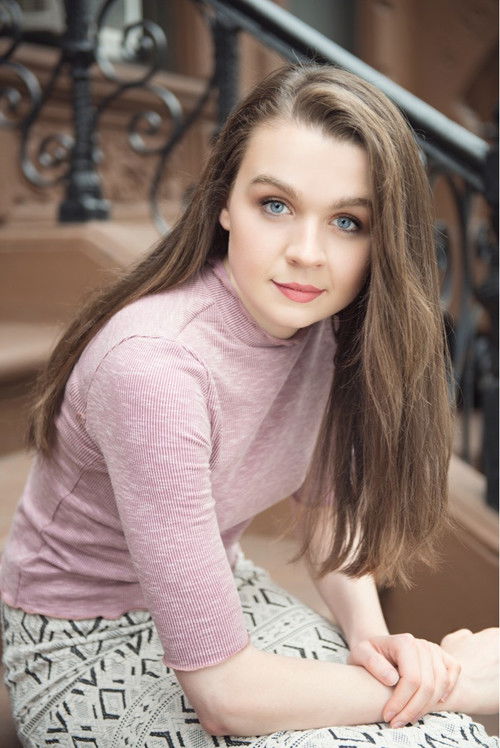 Maddy Kearns as Singer