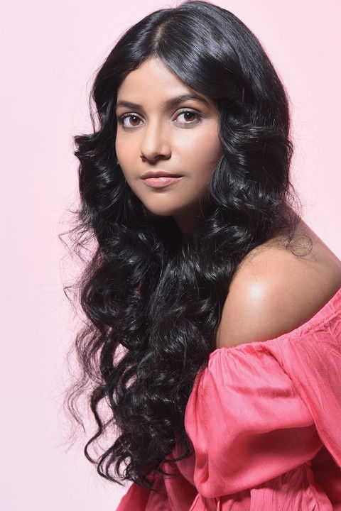 Teesta Roy Barman as Girlfriend