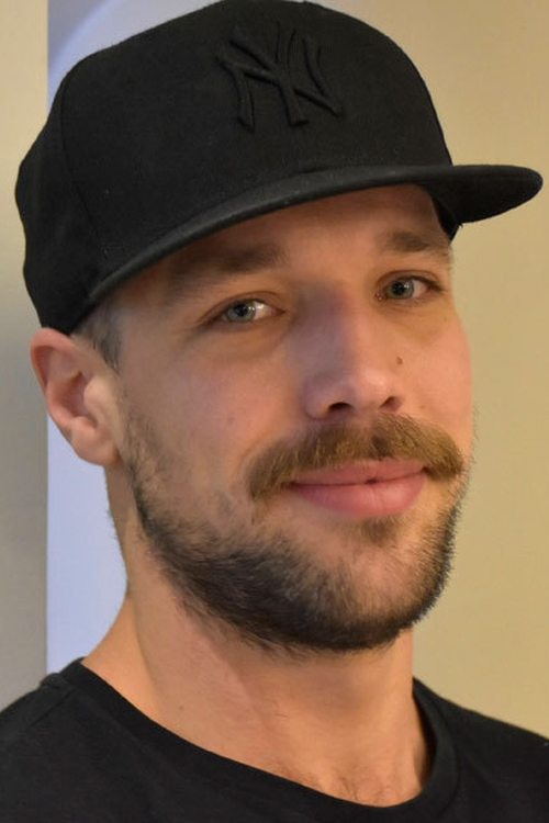 Niklas Hogner as Kake