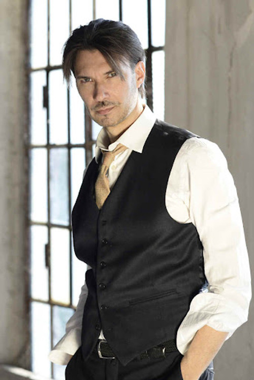 Matteo Tosi as Father Mario