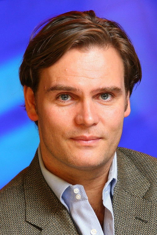 Amaro Gómez-Pablos as Self - Host