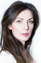 Zelda Rittner as Elizabeth