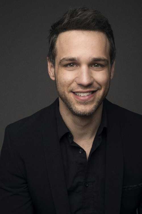 Taso Mikroulis as Simon The Realtor