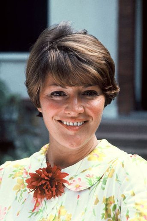 Anne-Marie Peysson as La speakrine