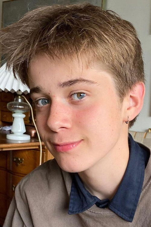 Jeppe Emborg as Bertil