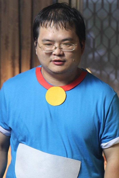 Lueh-Geng Huang as Grocery store son