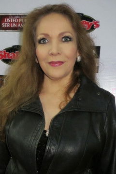 Edna Bolkan as Leoncio's Girl