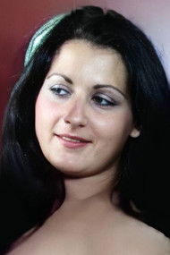 Catherine Ferré as Une fille du studio