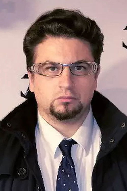 Pierre-André Grasseler as Tenshirock dit "le Hacker"