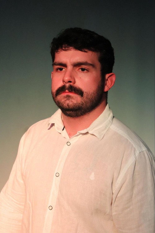 Israel Medeiros as Porteiro 2