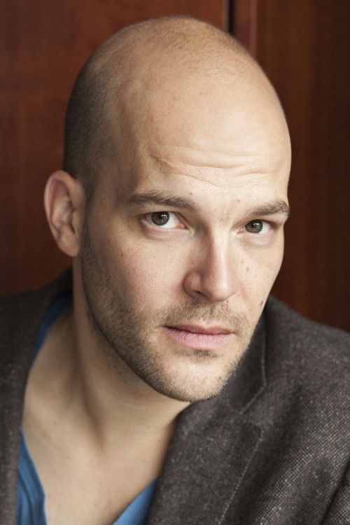 Felix Goeser as Olaf