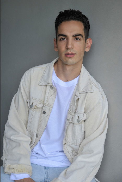 Jonathan Lagudi as Enz