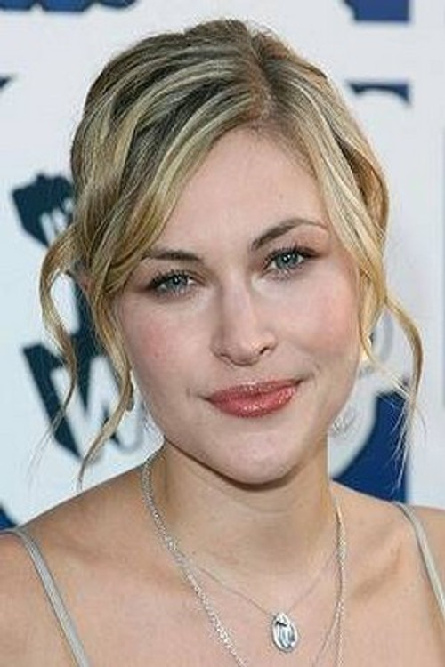 Amanda Loncar as Suzy