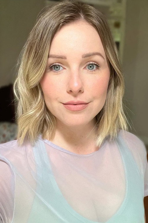 Savvy Burhoe as Julia