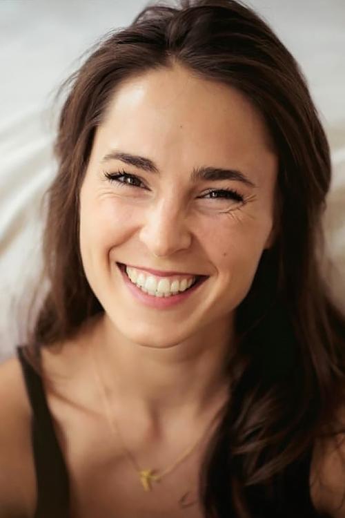 Léone François-Janssens as Anna