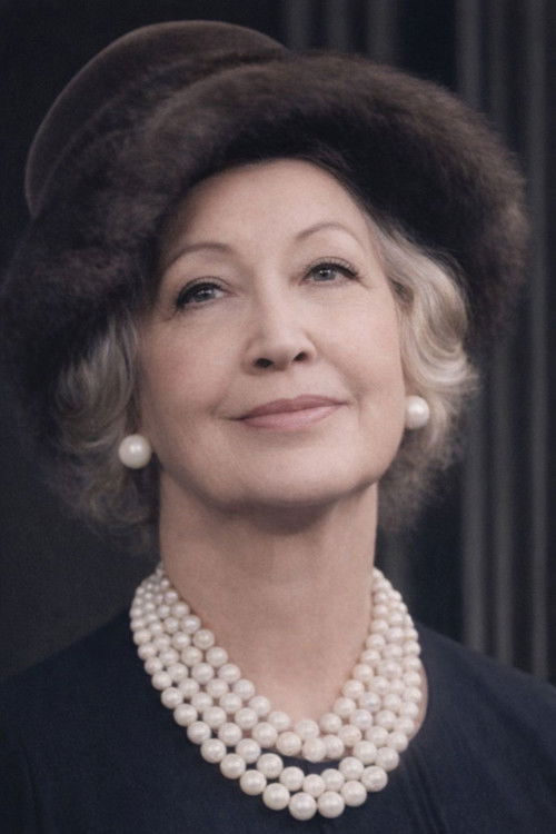 Marthe Alycia as Daphné, la mère d'Hubert