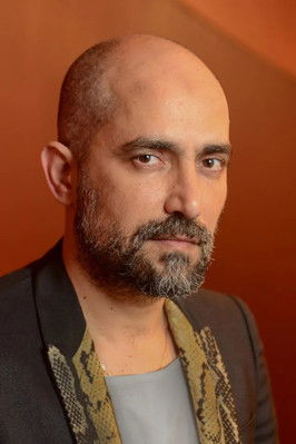 Shlomi Elkabetz as Yossi