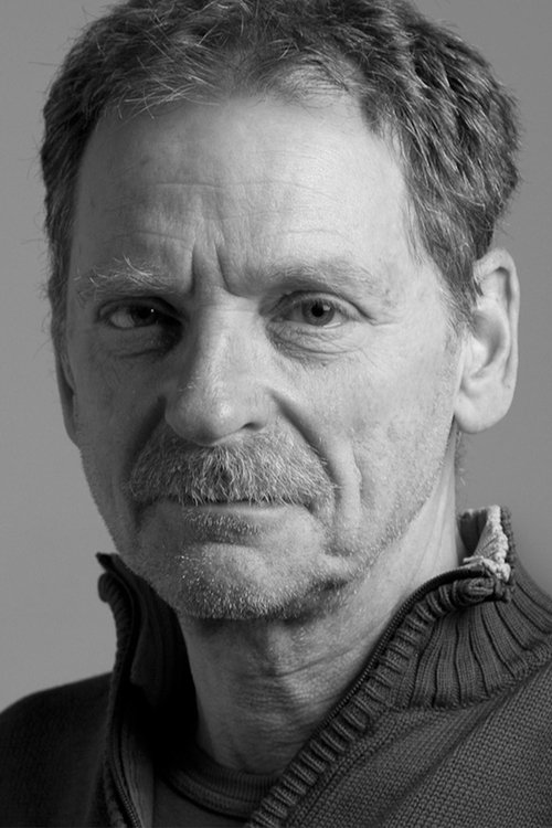 Gábor Ferenczi as Háziorvos