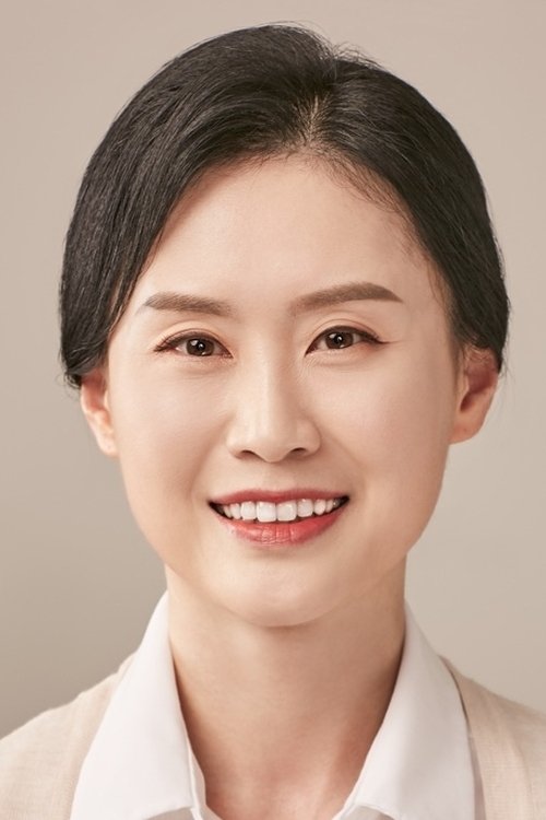 Jeon Eun-mi as Clerk