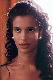 Keren Tishman as Maya Robenowitz