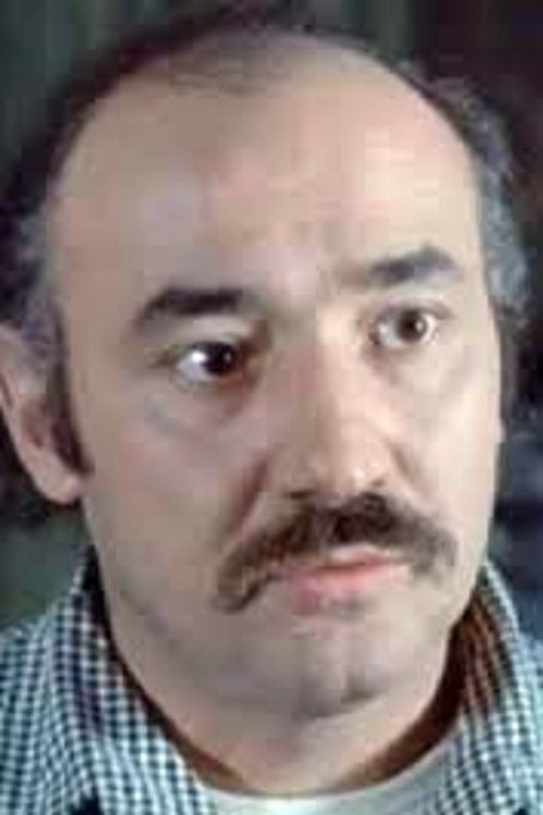 Pippo Mérisi as Scrap dealer