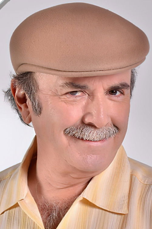 Óscar Hernández as Profesor Riquelme