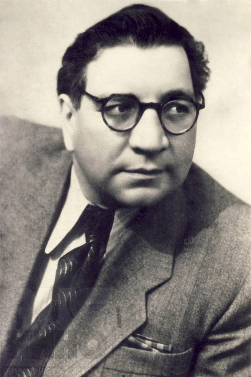 Vitaly Polizeymako as dragunskiy kapitan