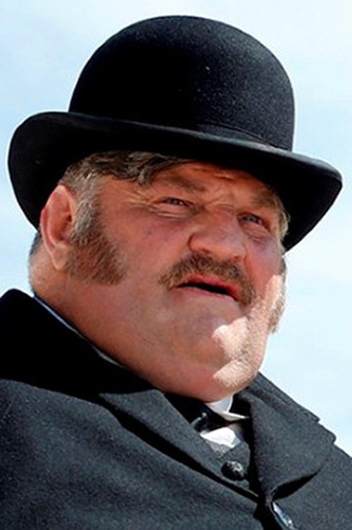 Didier Després as Alfred Machin