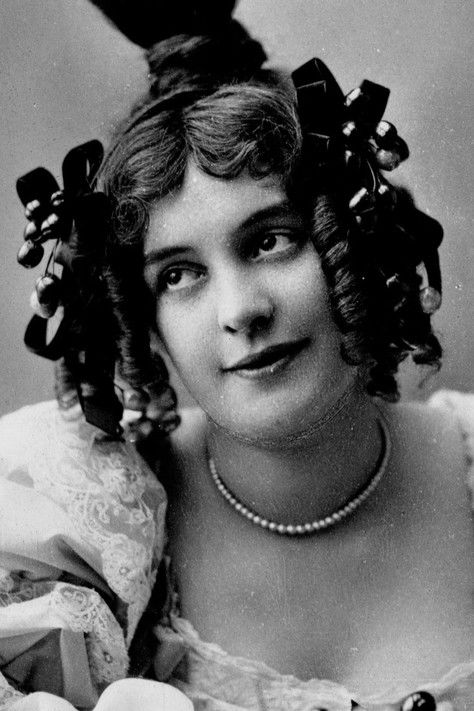 Paulette del Baye as Mrs. Wolfstein