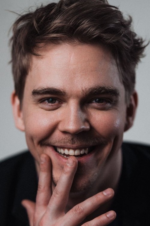 Aku Sipola as Pontus Perhonen