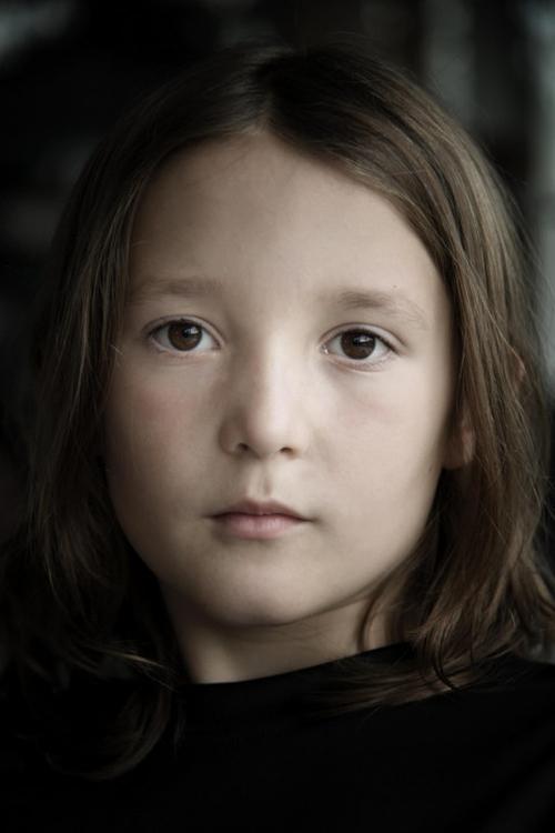 Hunter Stratton Boland as Thom Murnane