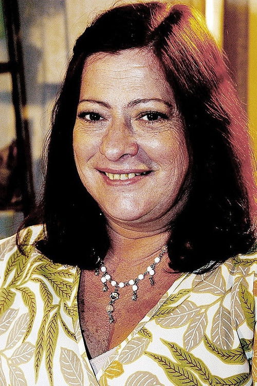 Lucy Mafra as Solange