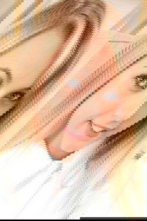 Chloey Toy as Cassie