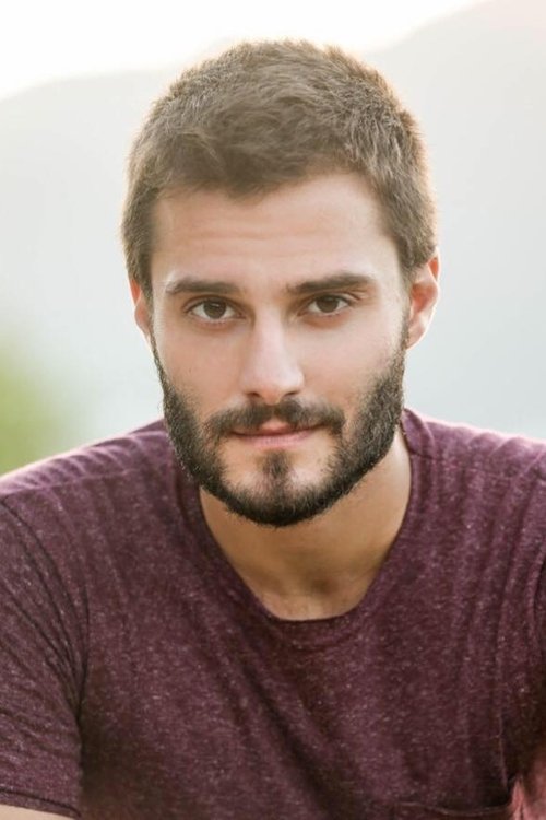 Hugo Bonemer as Lucas