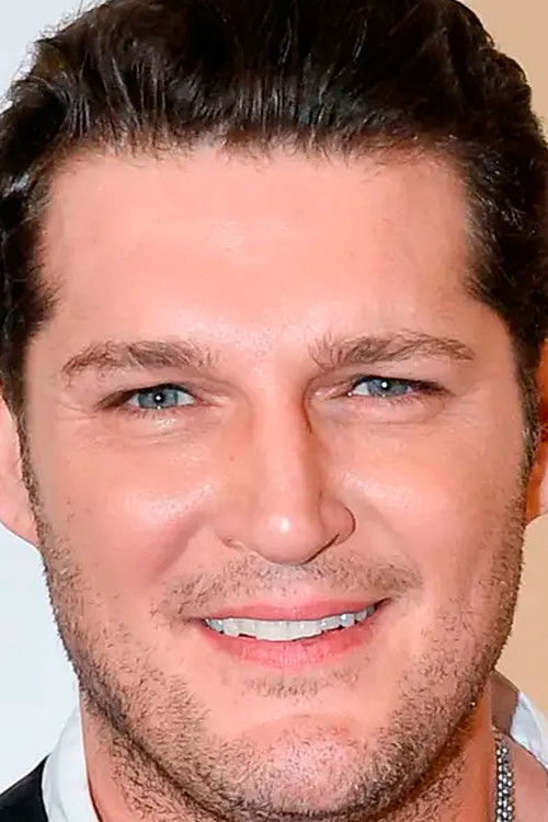 Manu Tenorio as Self