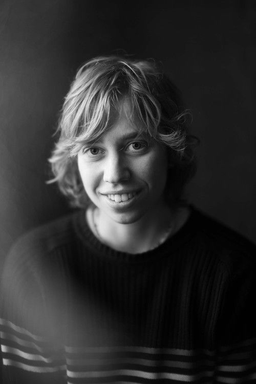 Jetske Lieber as Naomi