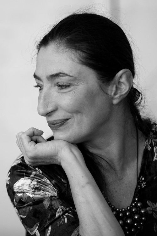 Snezhina Petrova as Neva