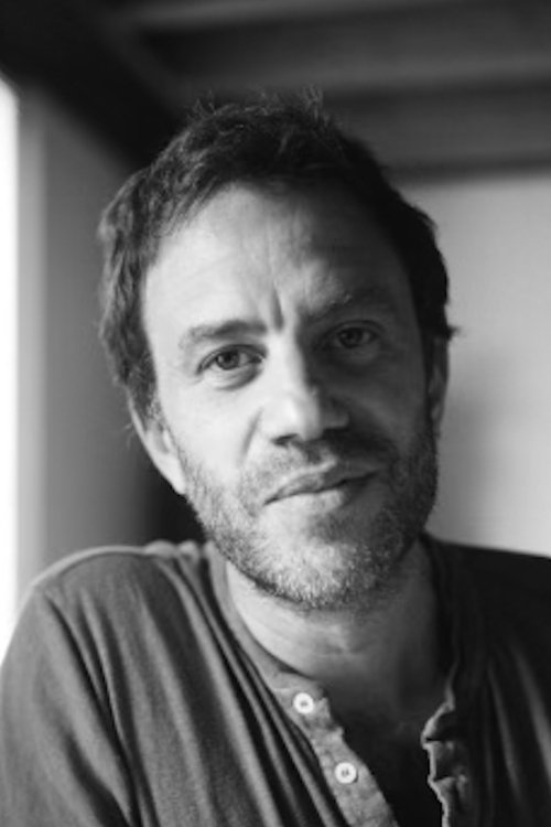 Raphaël Frydman as Le Présentateur de Télé