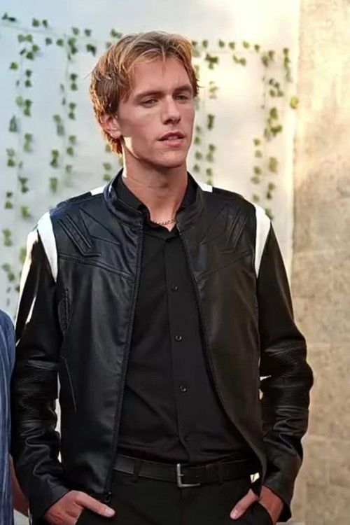 Greg Duffy as Hunter Everett