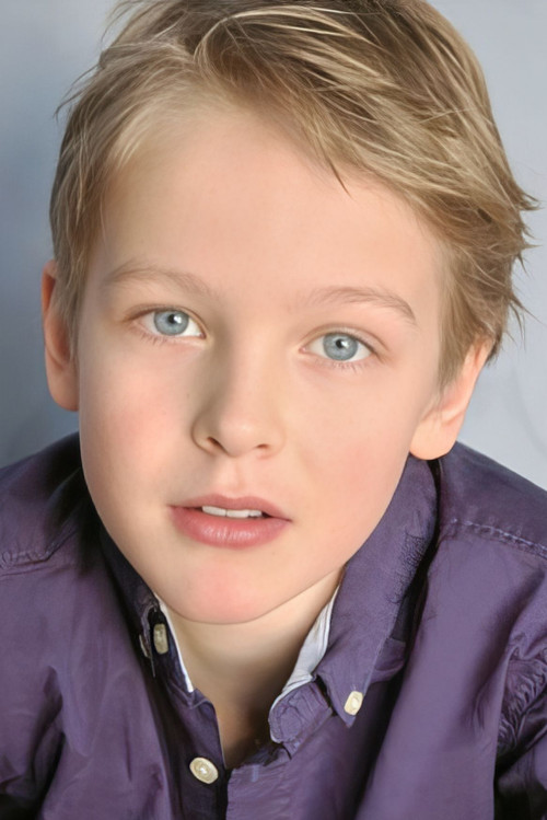 Finn Fiebig as Luke Wood