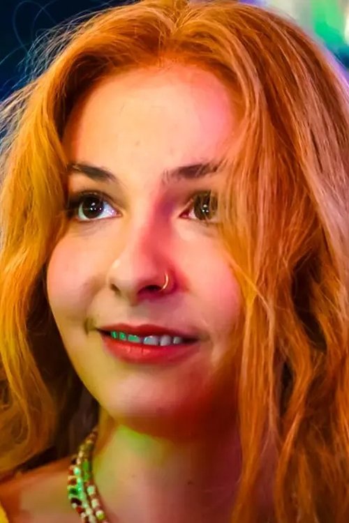 Apple Farrelly as Carly