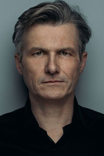 Alexander Stecher as Court Photographer Binder