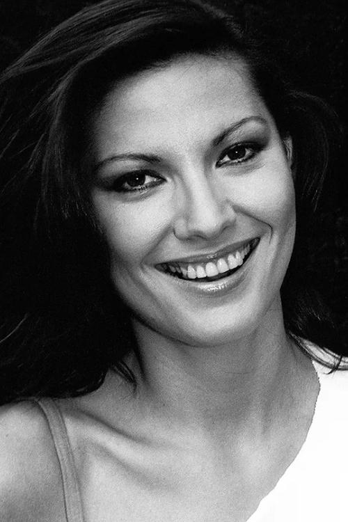 Liliana Komorowska as Martine Bartelli