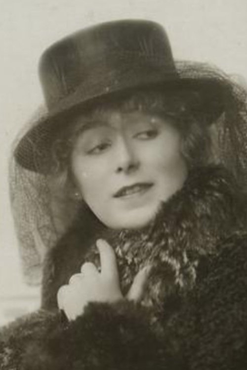 Lola Urban-Kneidinger as 