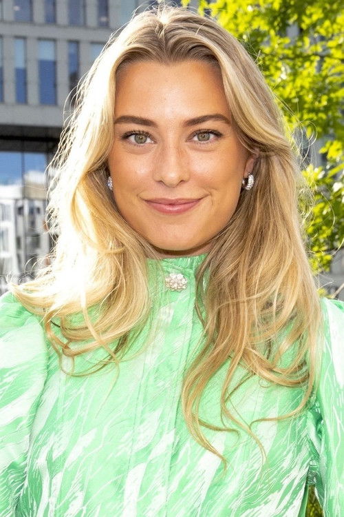 Marte Bratberg as Marte Bratberg