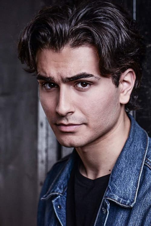 Alexander Eling as Curtis