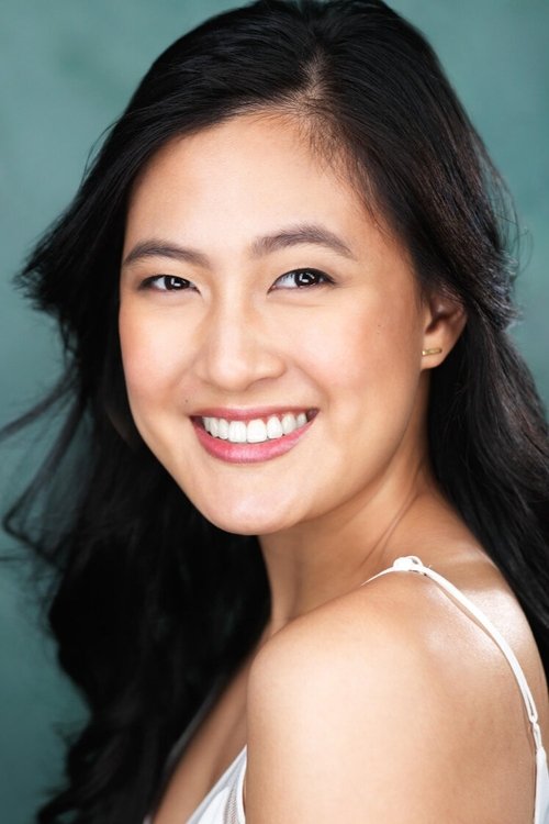 Amanda Shi as Chloe Wang