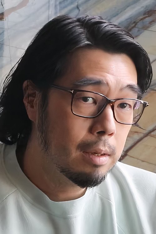 Roy Chow Hin-Yeung as Leo